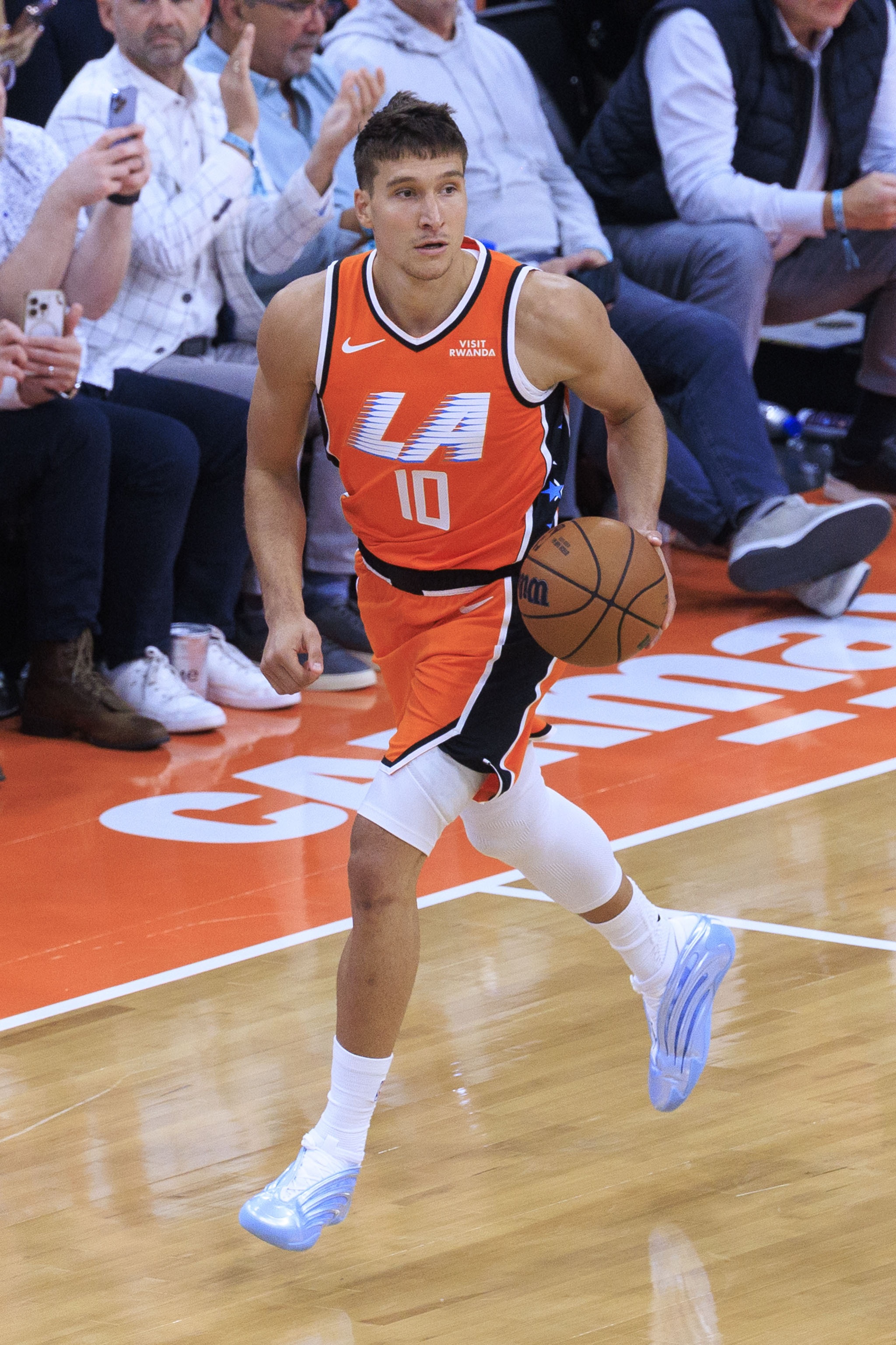 开云官网-美记：快船愿意送走博格丹 想换一位能提升轮换实力的球员