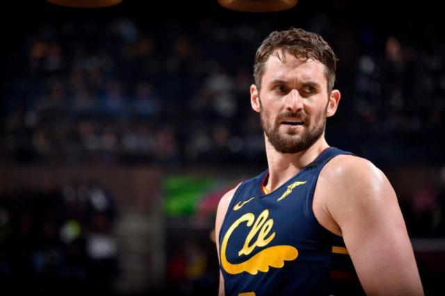 Kaiyun Esports-拉夫再度赛中情绪失控 他应该学格里芬买断离队？